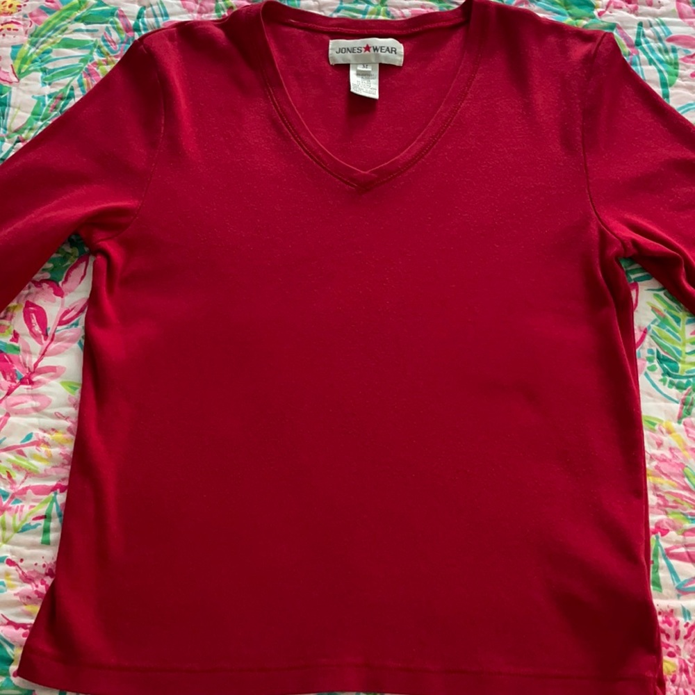 Jones Wear Size Medium Red Top 3/4 sleeve Cotton
